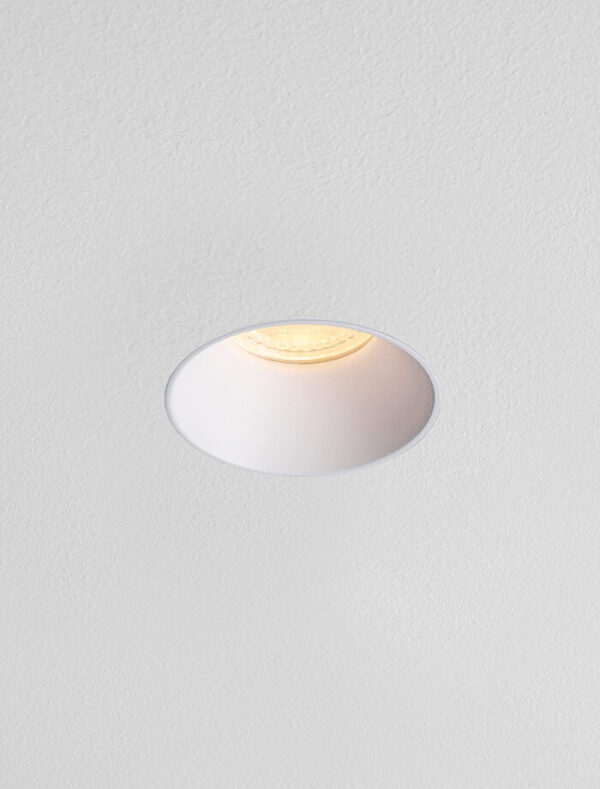 Icon White Plaster in Downlight GU10